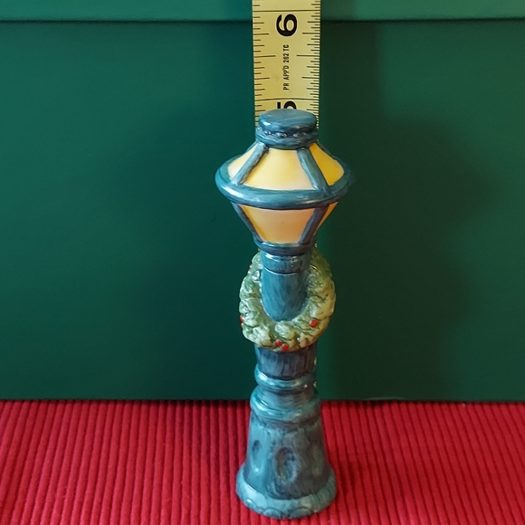 Vintage Kitty Cucumber Lamp Post - Picture 7 of 10